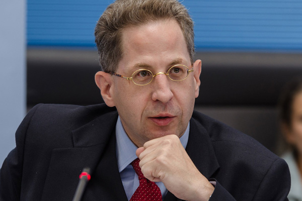 Merkel İstihbarat Başkanı'nı kovdu