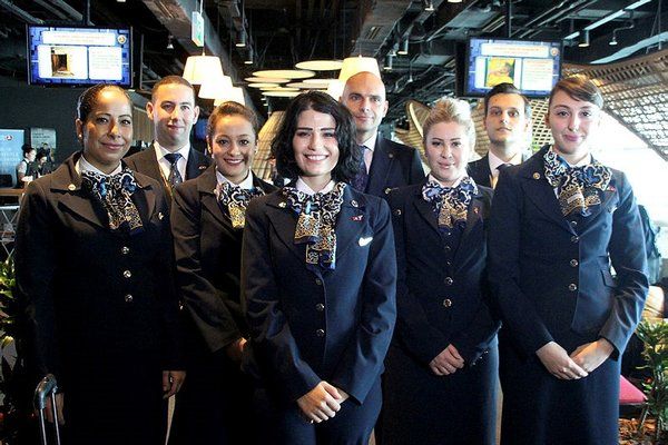 Down sendromlu gence uçakta doğum günü sürprizi