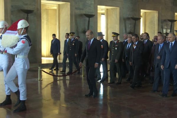 İçişler Bakanı Süleyman Soylu Anıtkabir’i ziyaret etti