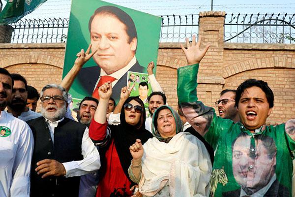 10 yıl hapse çarptırılan eski Pakistan Başbakanı Şerif'e tahliye