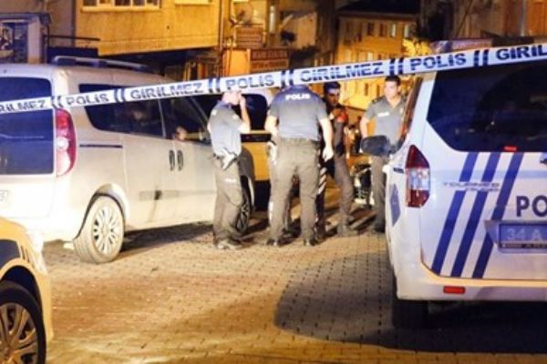 Kağıthane’de arabadan polise ateş açıldı