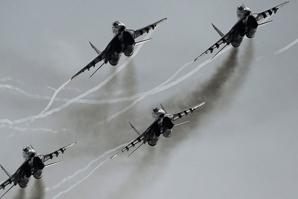 Rus avcı uçakları Ermenistan'da komuta merkezlerini imha etti