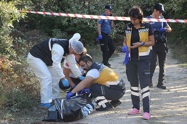 Tekirdağ'da ormanlık alanda erkek cesedi bulundu.