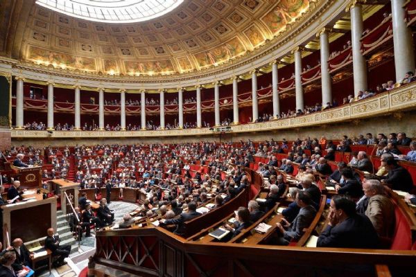 Fransa’da emeklilik yaşı 62’ye çıktı