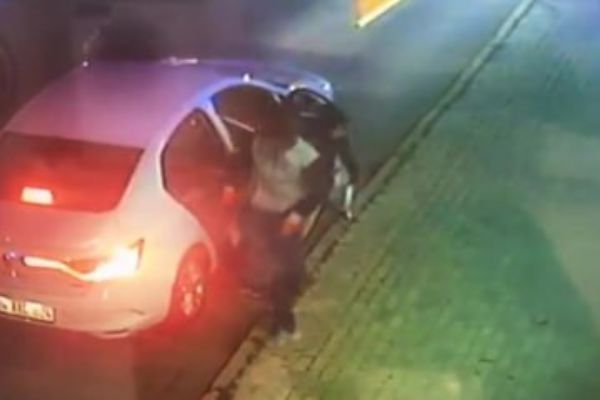 Kaşla göz arasında soygun yaptılar