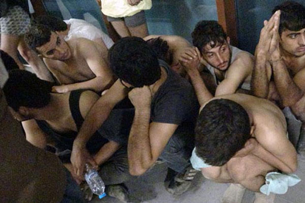 Yarı çıplak Türkiye'ye gönderdiler