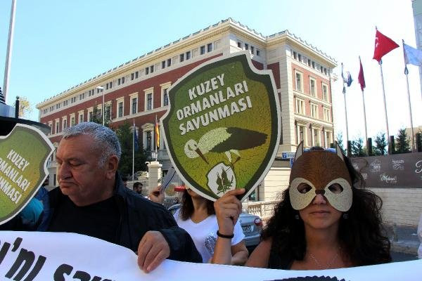 Almanya Başkonsolosluğu önünde orman protestosu