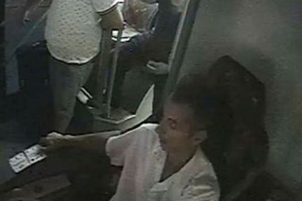 Halk otobüsüne maganda kurşunu isabet etti