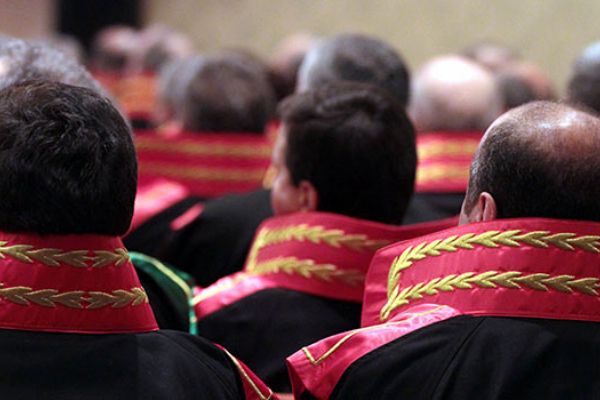 FETÖ'cü 26 hakim ve savcıya hapis cezası