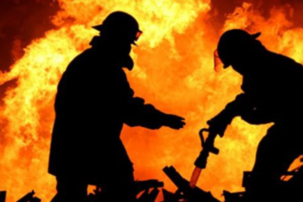 Tuzla'da korkutan fabrika yangını