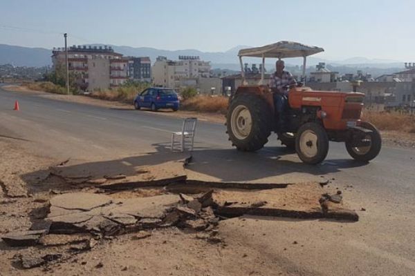 Antalya’da rögar kapağı patladı
