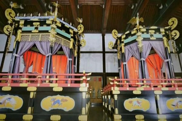 Yeni Japon imparatorunun, tacı ve tahtı Tokyo'ya taşındı