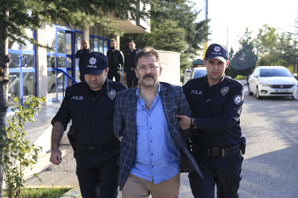 FETÖ'den aranan eski emniyet müdürü yakalandı