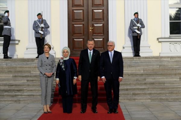 Cumhurbaşkanı Erdoğan Almanya'da. Kritik görüşmeler başlıyor...