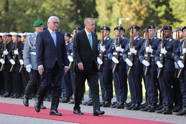 Cumhurbaşkanı Erdoğan Almanya’da törenle karşılandı