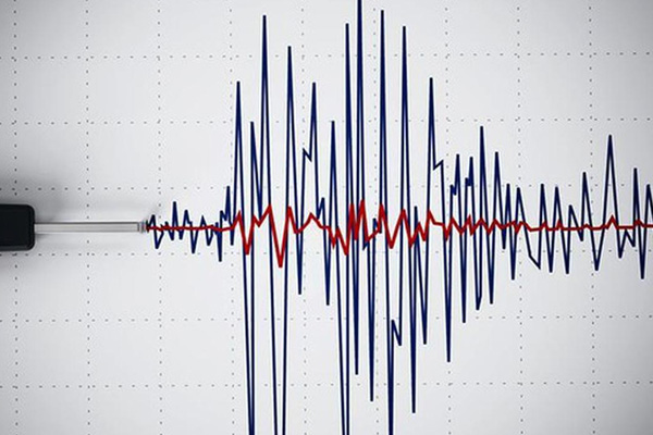 Endonezya’da 7.7 şiddetinde deprem