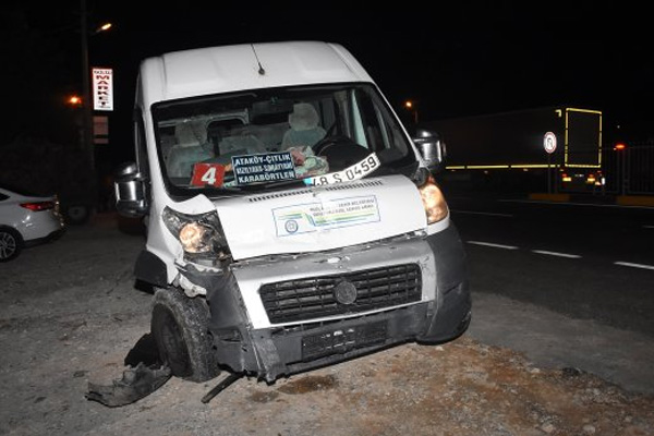 Muğla'da minibüs ile otomobil çarpıştı: 1 ölü 5 yaralı