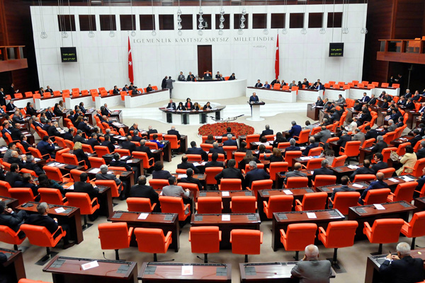 Yeni yasama yılı bugün başlıyor