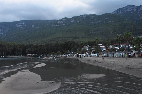 Muğla’da denizin 20 metre çekilmesi depremin habercisi mi?