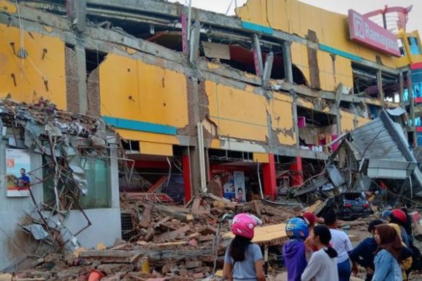 Endonezya’daki felaketin bilançosu artıyor