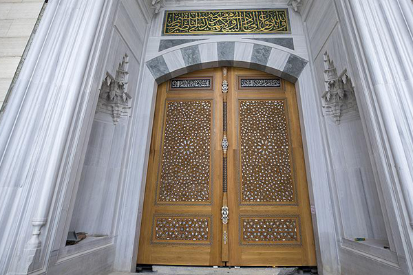 Çamlıca Camisi'ne sanat eseri 'Kündekari kapı'