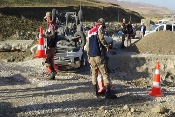 Van’da öğrenci servisi kaza yaptı