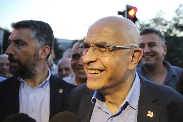 CHP'li Enis Berberoğlu yemin etti