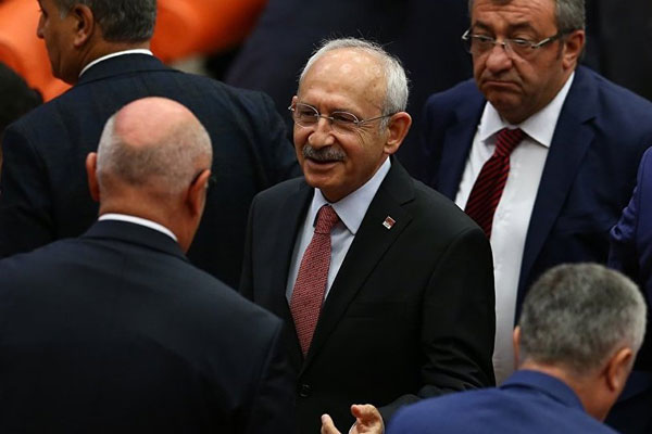 CHP'li Tanal'ın Erdoğan protestosunu Kılıçdaroğlu durdurdu
