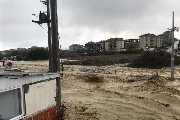 Aşırı sağanak, Sakarya’da sele neden oldu