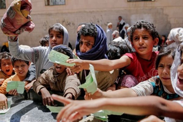 Kıtlığın eşiğinde olan Yemen’e yardımlar ulaşamıyor