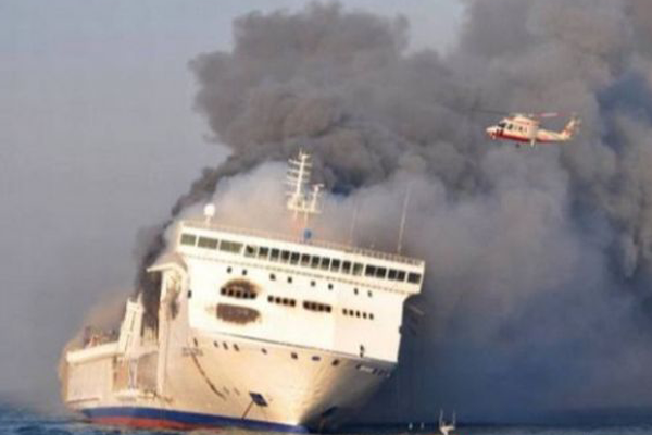 335 yolcusu bulunan feribotta patlama!