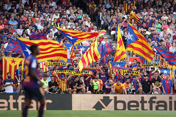 Barcelona 1 milyar dolar gelir sınırını aşan ilk spor kulübü oldu