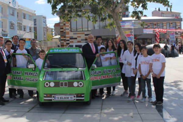 Hurda araçtan Güneş enerjisiyle çalışan otomobil yaptılar