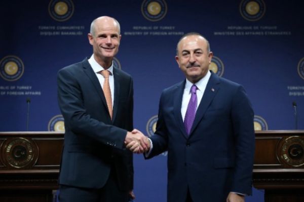 Bakan Çavuşoğlu, Hollanda ile işbirliği sinyalleri verdi