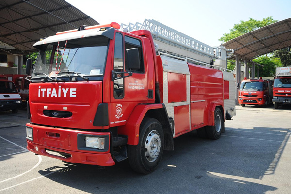 Sürmene'de fabrika yangını