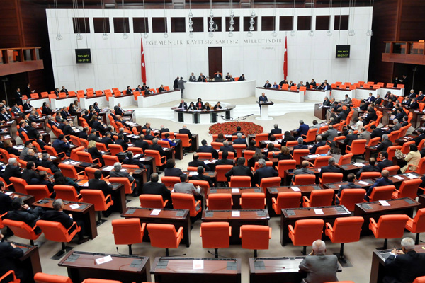 Meclis İç Tüzük değişikliği komisyondan geçti