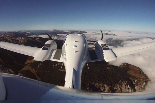 Avustralya'da uçak düştü
