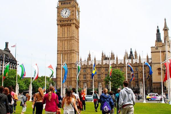 Brexit, İngiltere'ye giden öğrencileri nasıl etkileyecek