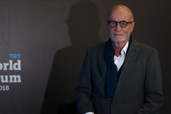 'Yıllarca hem ötekileştirip hem bize benzemelerini istedik'