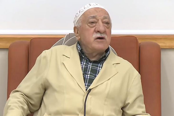 FETÖ elebaşı 42 yıl önce ailesini uyarmış