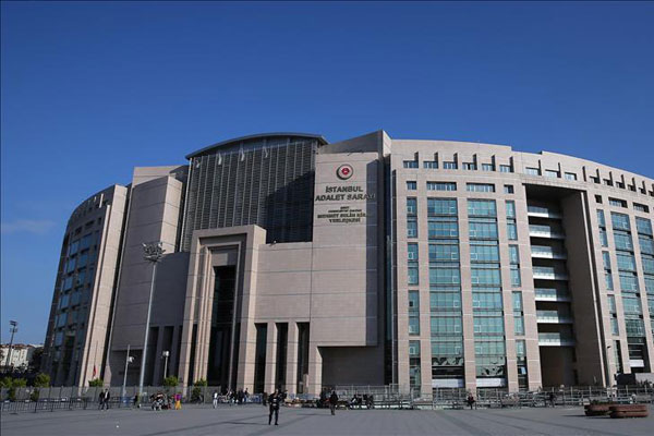 Kadın avukattan zorla tokalaşma teşebbüsüne suç duyurusu