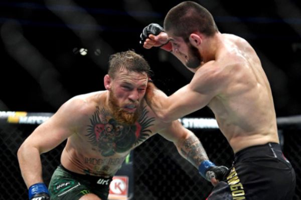 Müslüman dövüşçü Habib Nurmagomedov İrlandalı dövüşçüyü ezdi