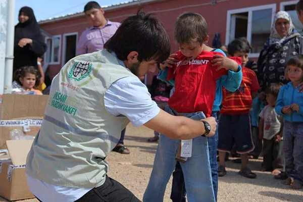 İHH'dan Gazzeli öğrencilere destek