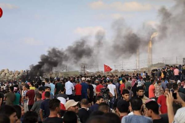 Gazze'deki yürüyüşlerde Türk Bayrağı