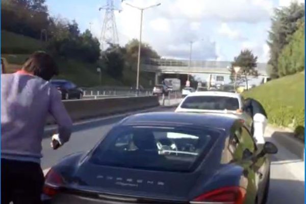 Rögar kapağının açılması TEM'de zincirleme kazaya neden oldu