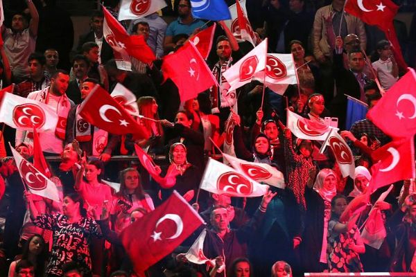 Almanya, bozkurt işaretini yasaklamayı tartışıyor