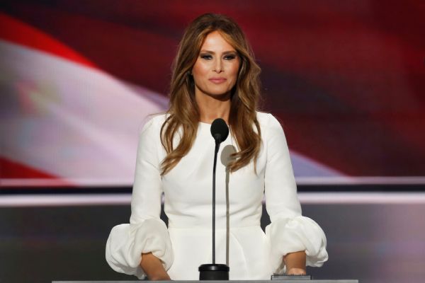 Melania Trump, Donald Trump’ın cep telefonuna el koydu