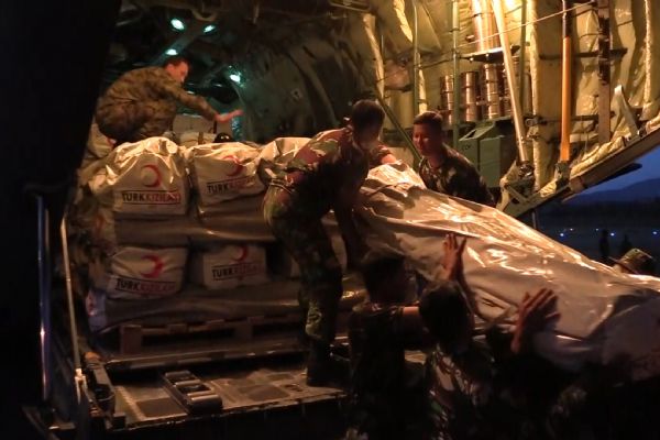 Kızılayın yardımları Endonezya'ya ulaştı