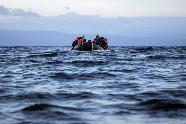 Göçmenleri taşıyan tekne battı: 4 ölü, 30 kişi aranıyor