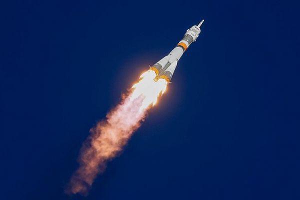 Kaza yapan uzay aracındaki astronot ve kozmonot kurtarıldı